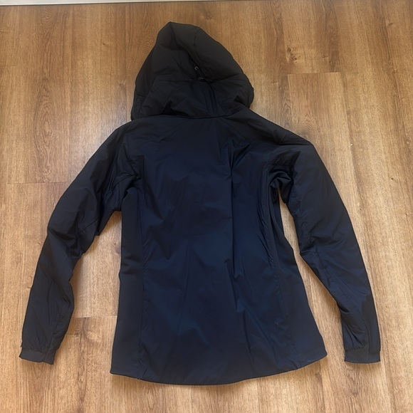 Arc'teryx Women's Atom Hoody - Picture 8 of 9